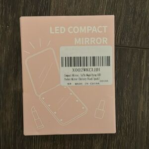 NWT led compact mirror